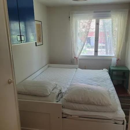 Marian Ilo, Talo Naantalissa *