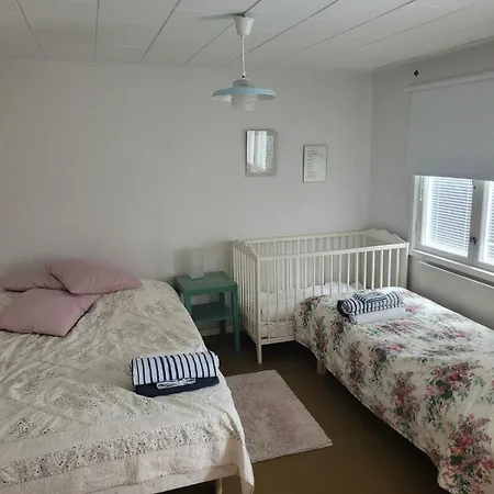 Marian Ilo, Talo Naantalissa *