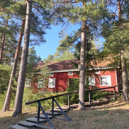 Marian Ilo, Talo Naantalissa Apartment